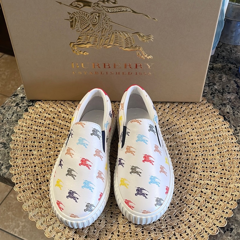 NEW Burberry boy shoes